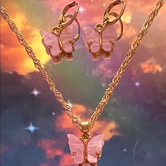 Jewelry - Light pink butterfly set